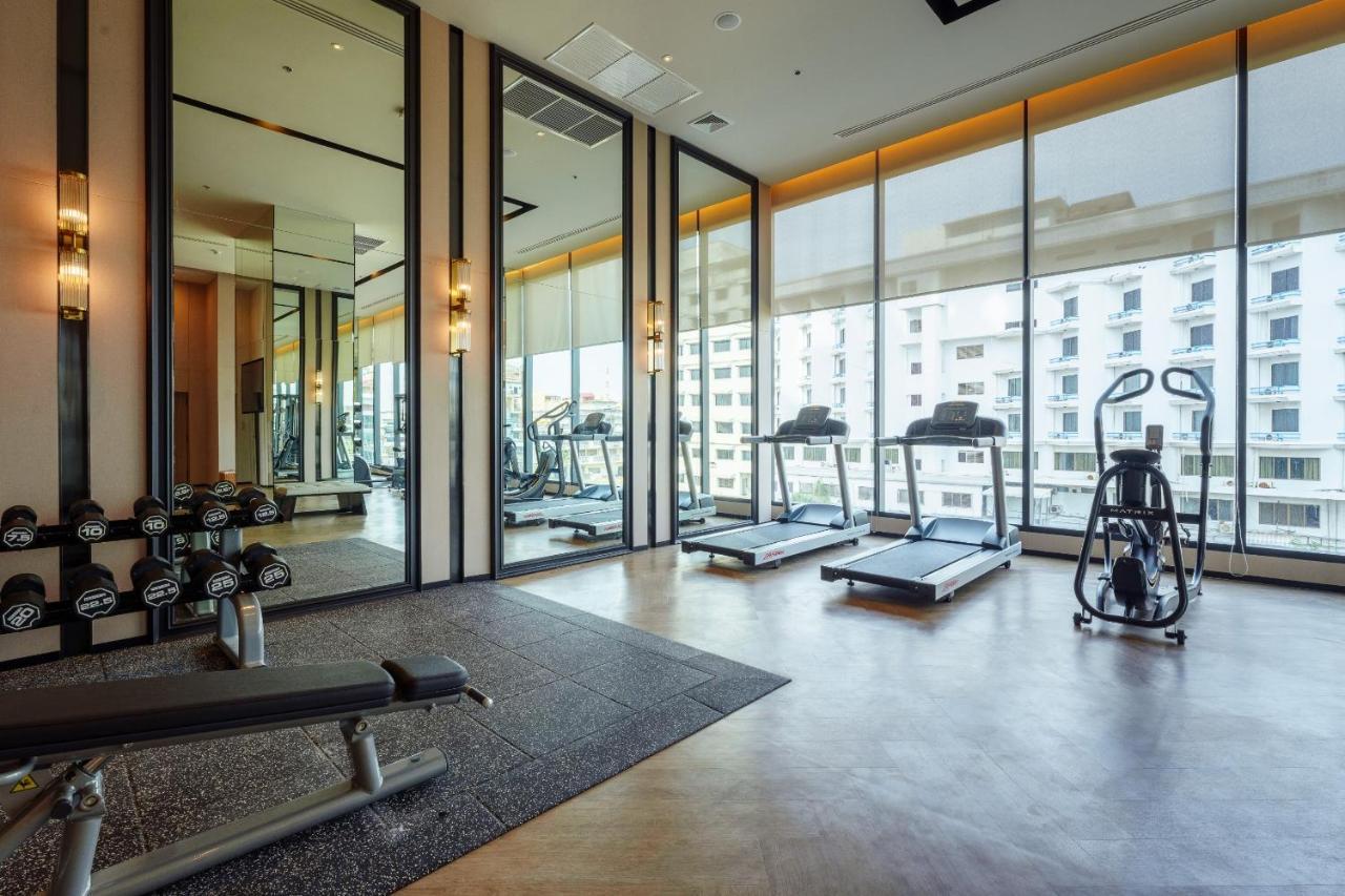 Somerset Pattaya Exteriör bild The gym at the hotel