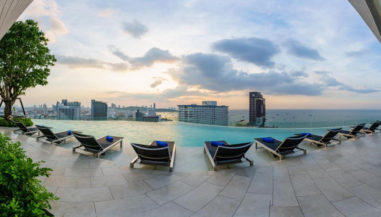 Somerset Pattaya Exteriör bild The rooftop pool at the U Sathorn