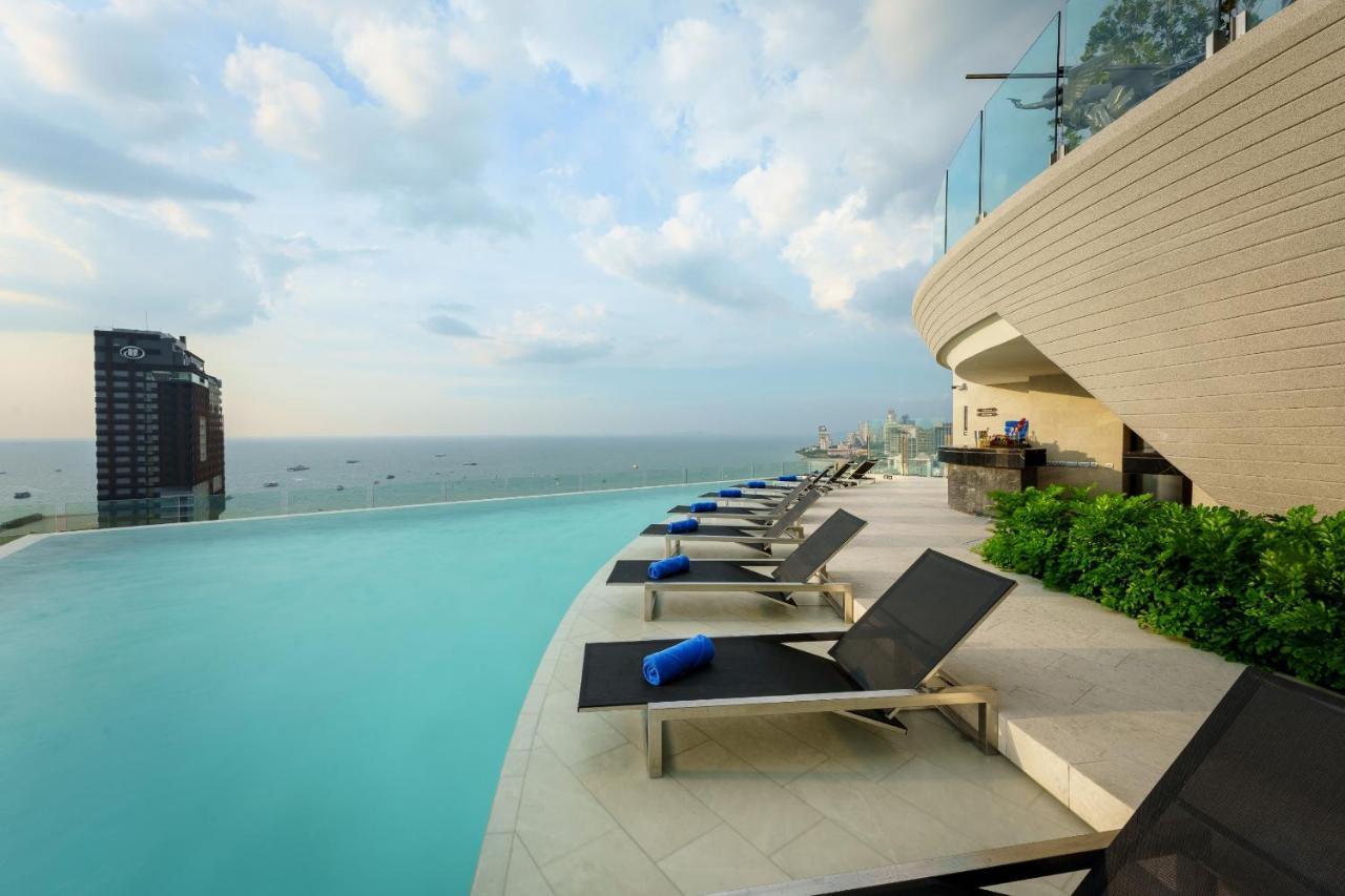 Somerset Pattaya Exteriör bild Infinity pool at the 39th floor